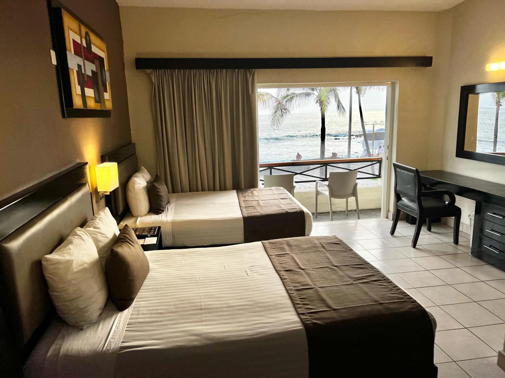 Hotel La Siesta Malecon ماساتلان الغرفة الصورة