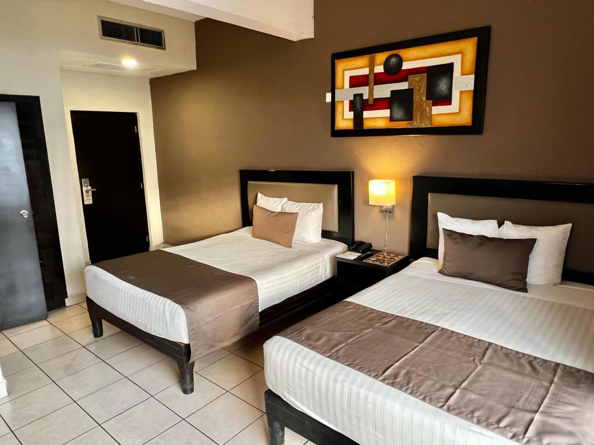Hotel La Siesta Malecon ماساتلان الغرفة الصورة