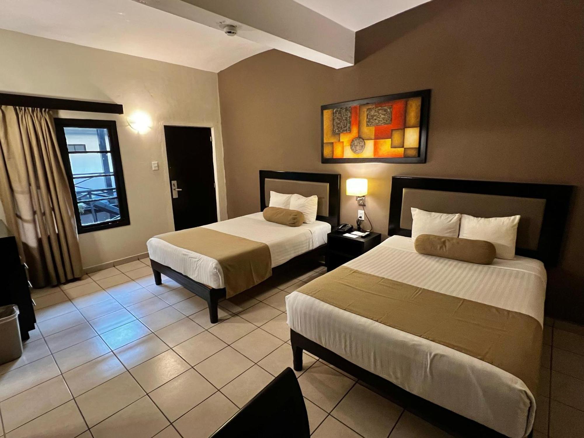 Hotel La Siesta Malecon ماساتلان الغرفة الصورة