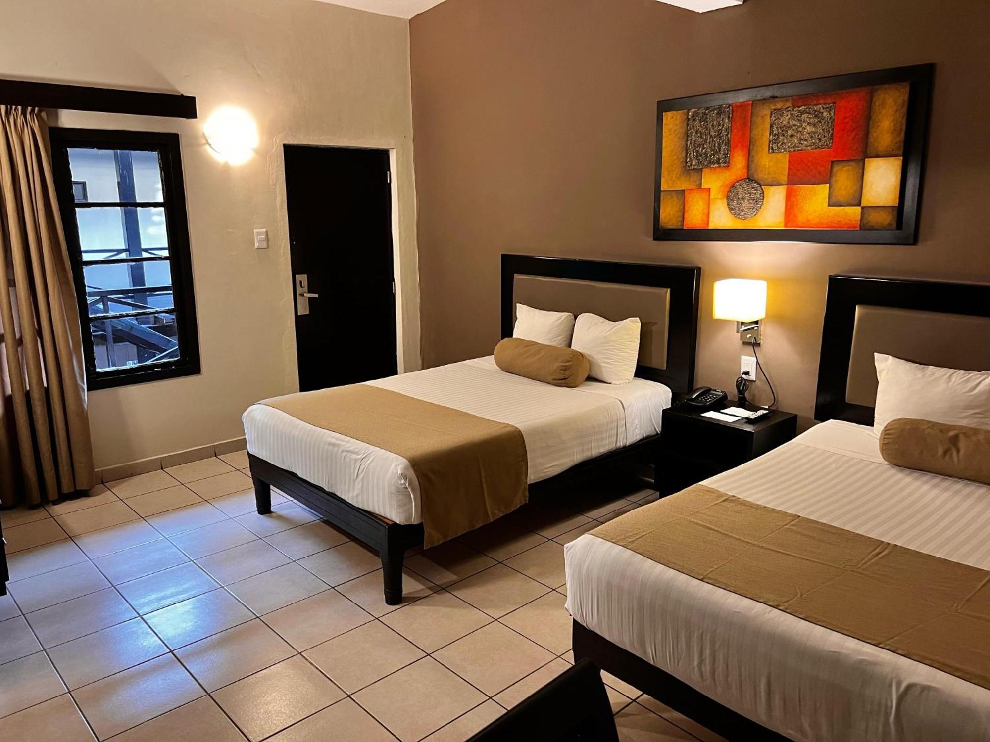 Hotel La Siesta Malecon ماساتلان الغرفة الصورة
