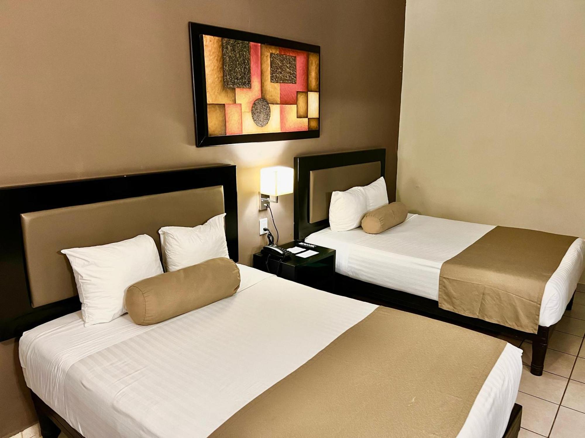 Hotel La Siesta Malecon ماساتلان الغرفة الصورة