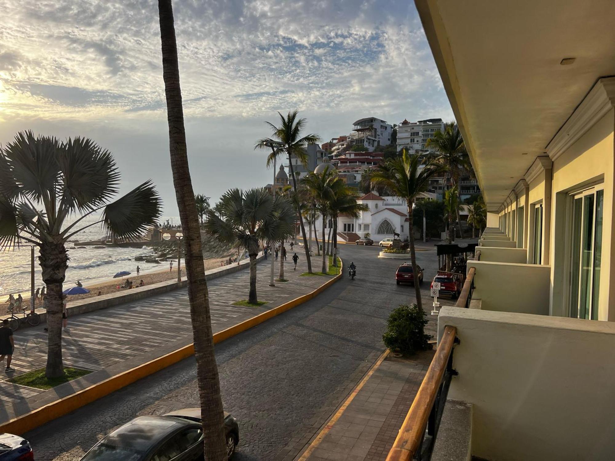 Hotel La Siesta Malecon ماساتلان الغرفة الصورة