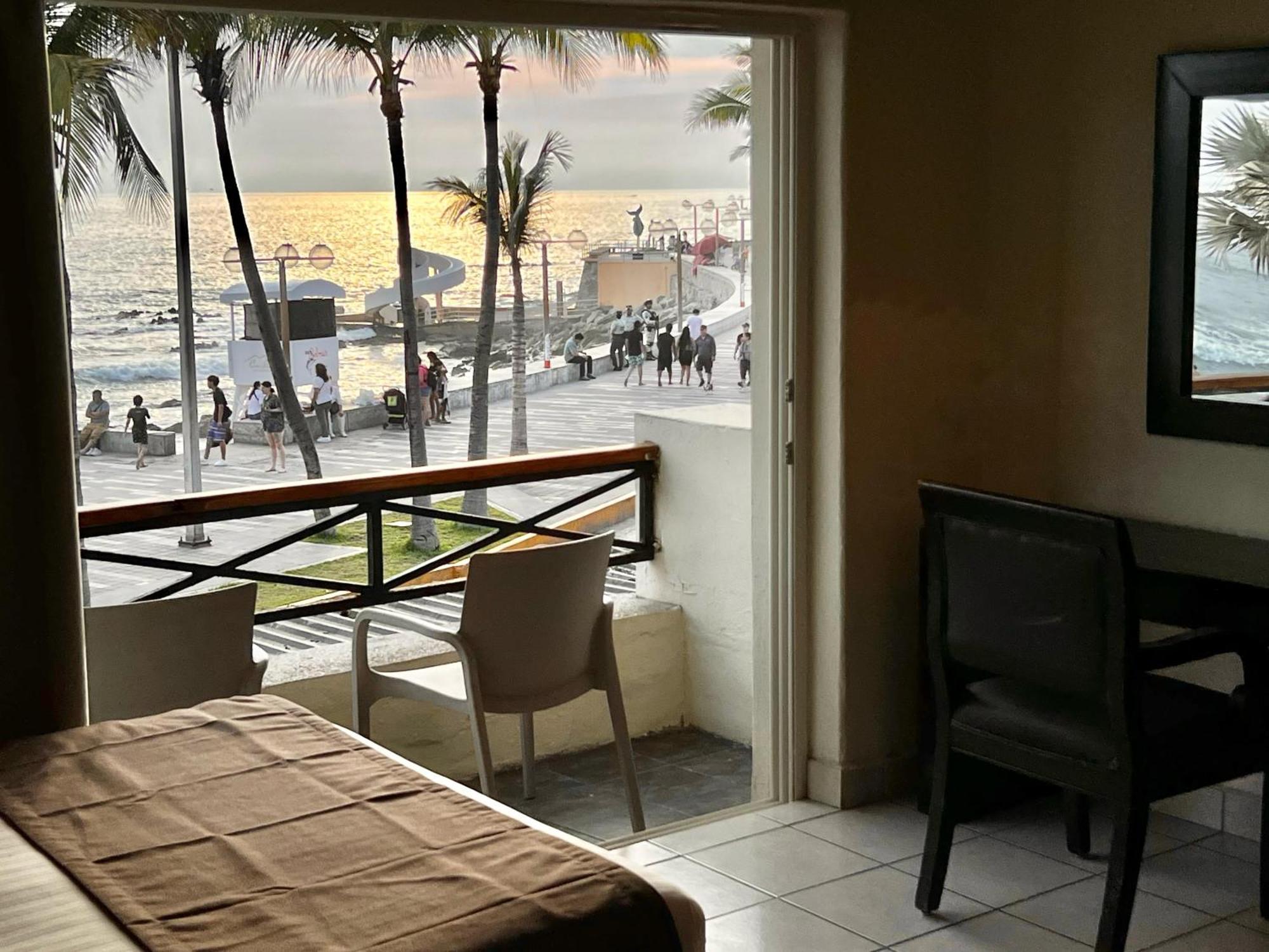 Hotel La Siesta Malecon ماساتلان الغرفة الصورة