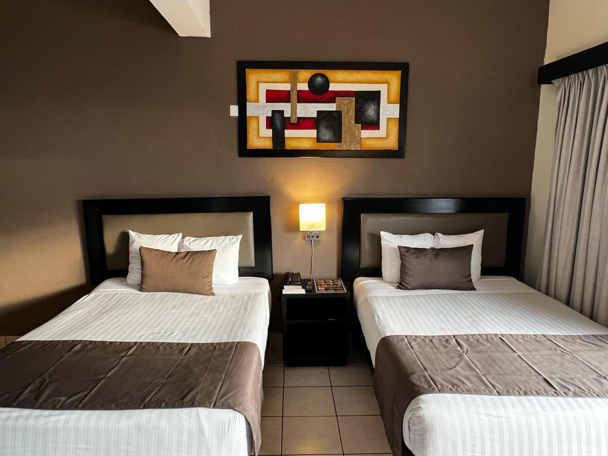 Hotel La Siesta Malecon ماساتلان الغرفة الصورة